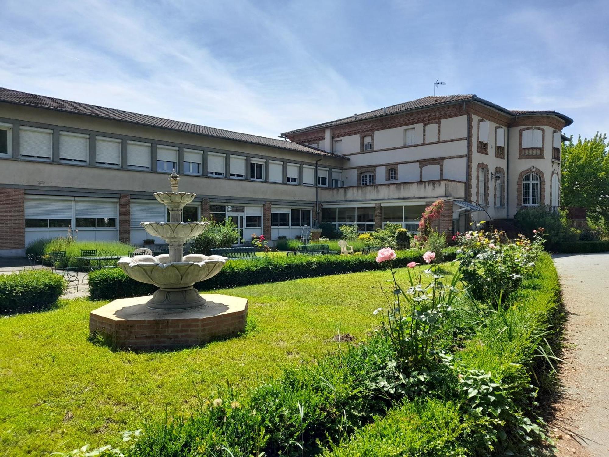 Centre Louis Ormieres Hotel Montauban Exterior photo