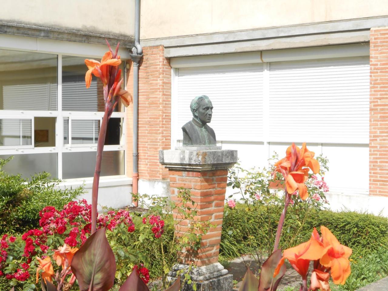 Centre Louis Ormieres Hotel Montauban Exterior photo